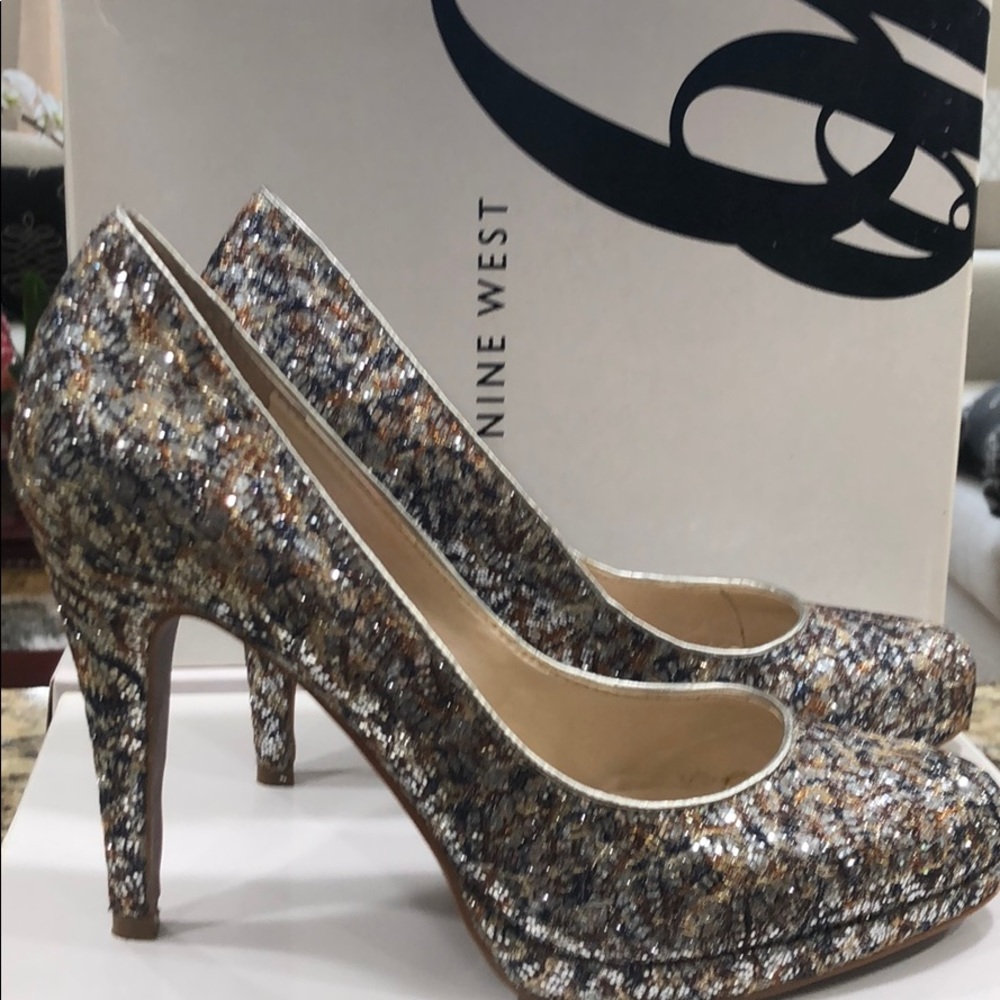 Shoes - Picture 3 of 4